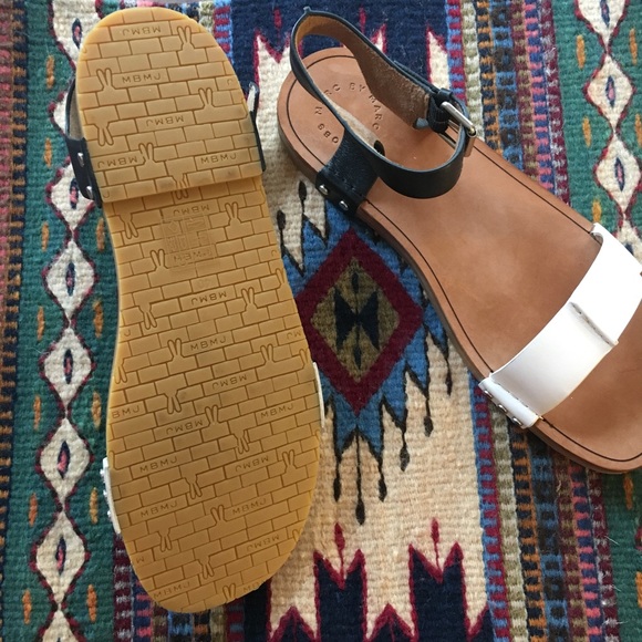 New in Box Marc Jacobs Two Tone Rivet Sandals - Picture 4 of 4